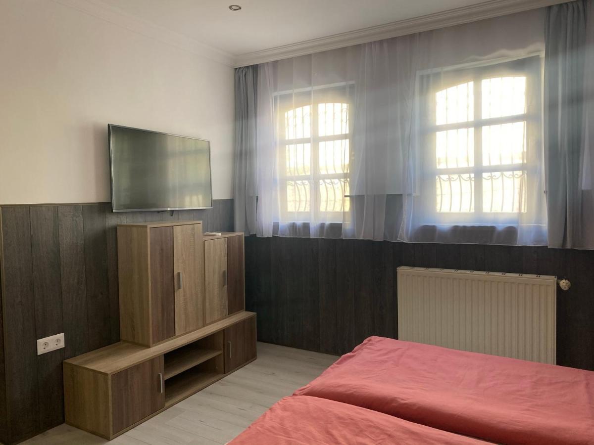 Holiday Apartmanhaz Balatonfured Bagian luar foto