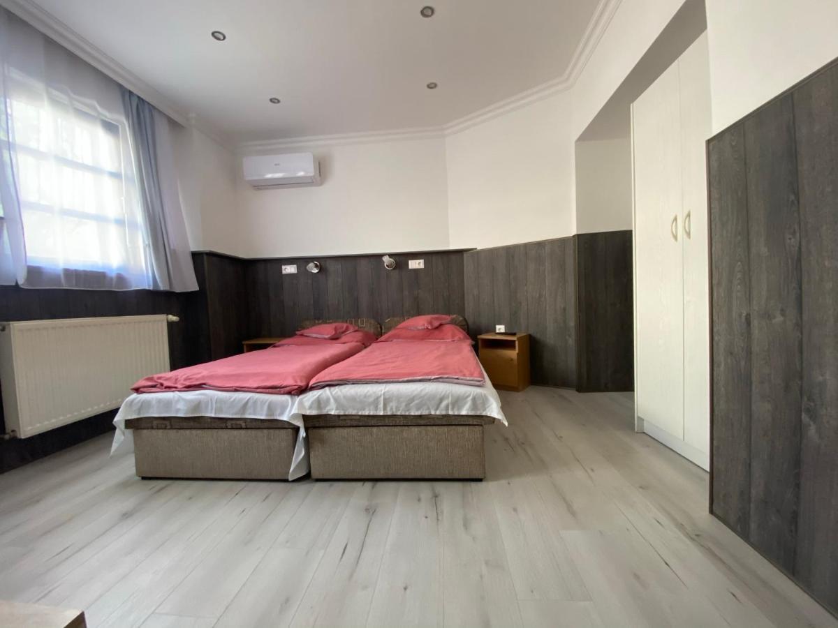 Holiday Apartmanhaz Balatonfured Bagian luar foto