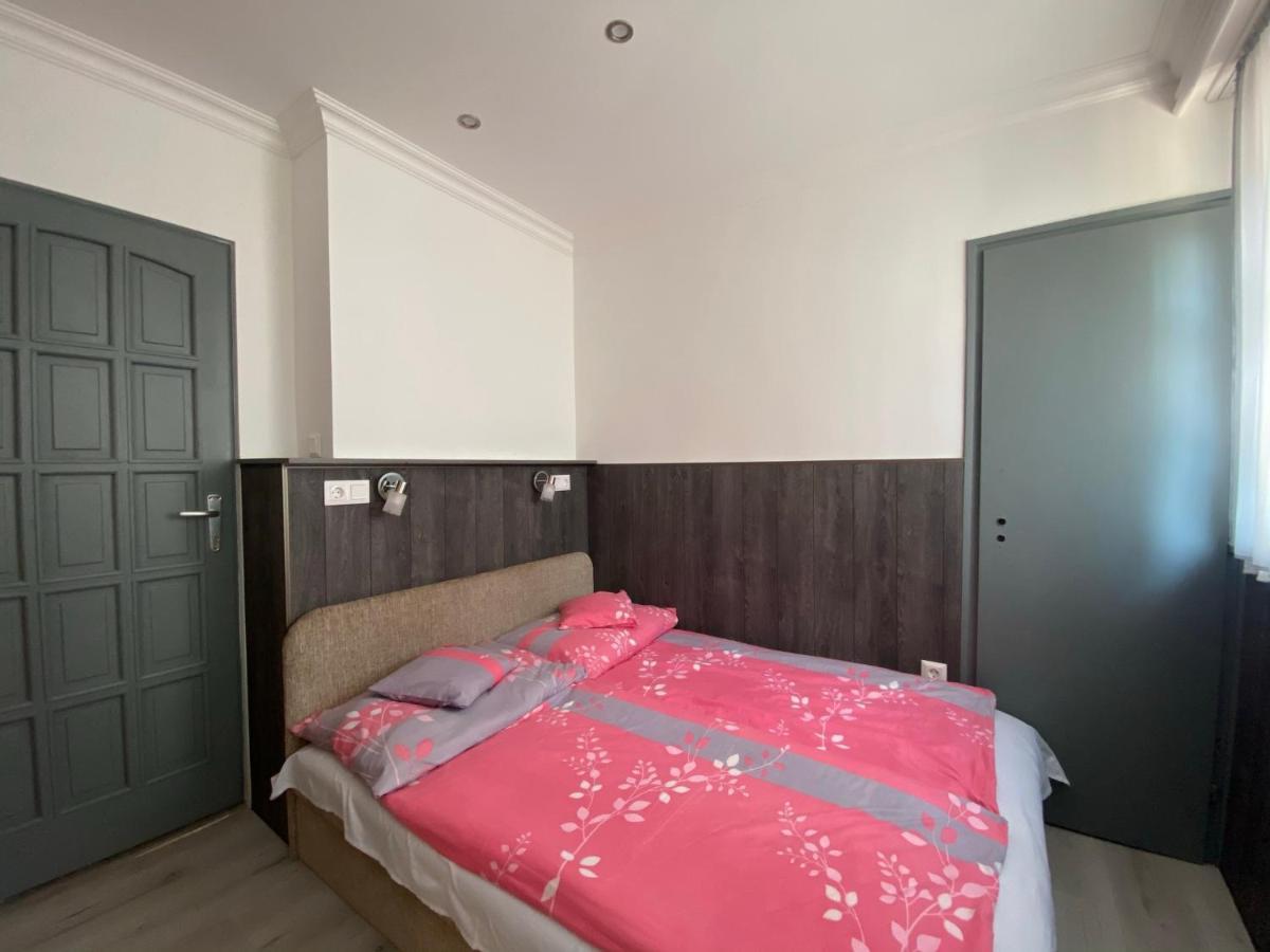 Holiday Apartmanhaz Balatonfured Bagian luar foto