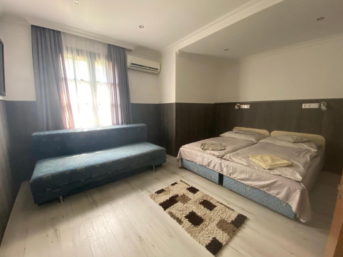 Holiday Apartmanhaz Balatonfured Bagian luar foto