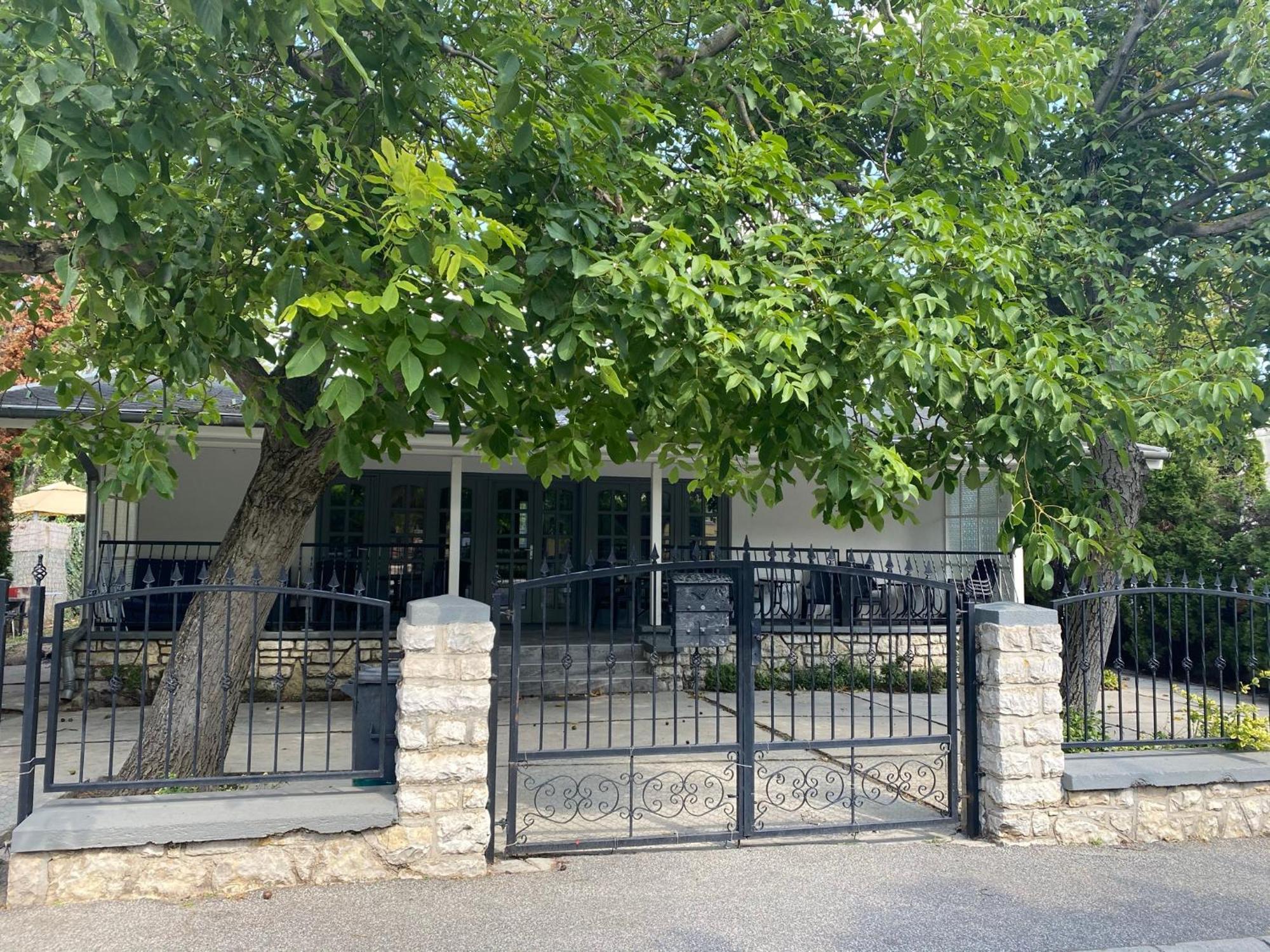 Holiday Apartmanhaz Balatonfured Bagian luar foto