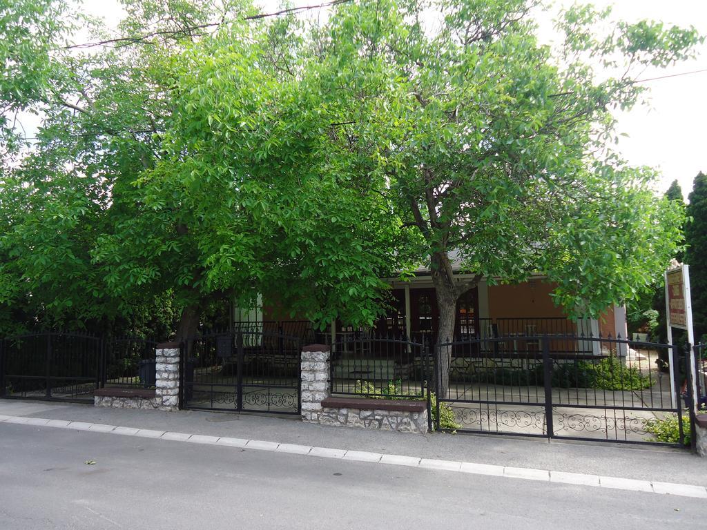 Holiday Apartmanhaz Balatonfured Ruang foto