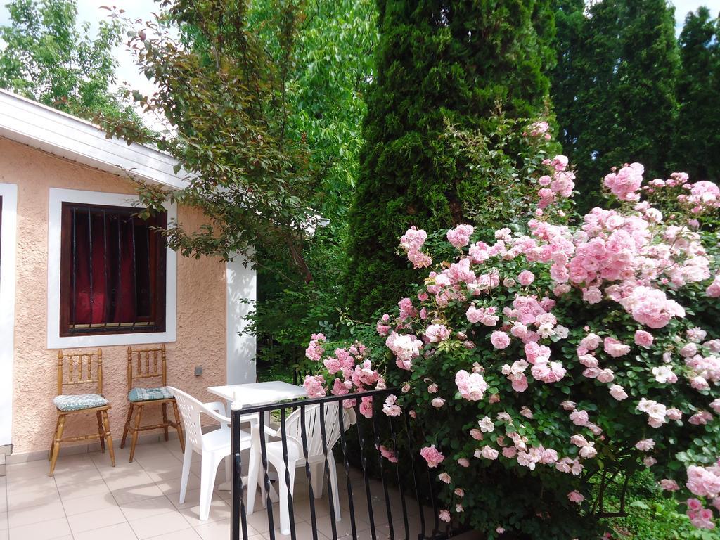 Holiday Apartmanhaz Balatonfured Ruang foto